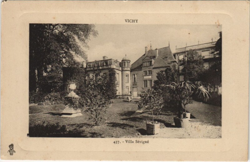 Carte postale ancienne Vichy Villa Sevigne France à Vichy