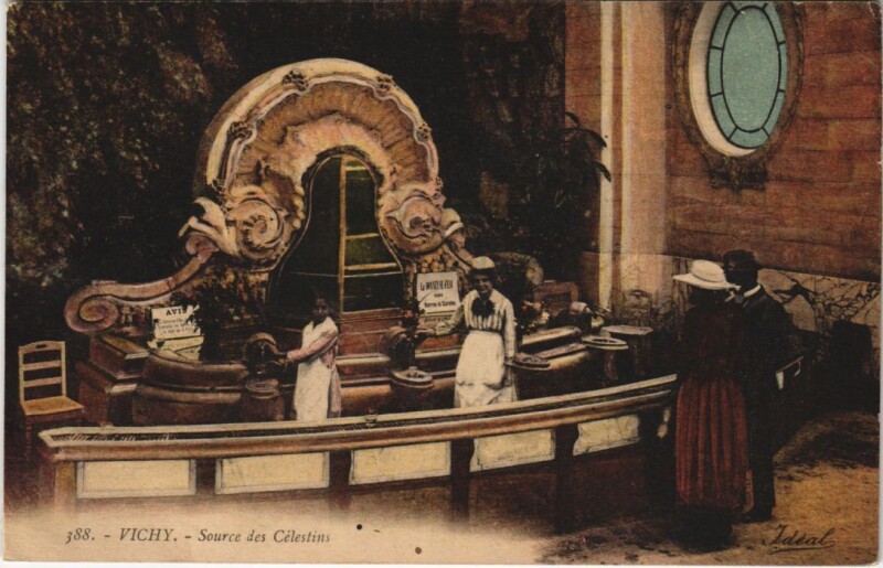 Carte postale ancienne Vichy Source des Celestins France à Vichy