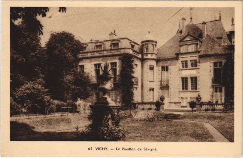 Carte postale ancienne Vichy Le Pavillon de Sevigne France à Vichy