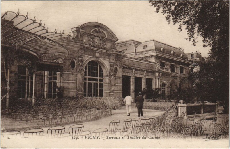 Carte postale ancienne Vichy Terrassee et Theatre du Casino France à Vichy