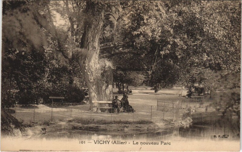 Carte postale ancienne Vichy Le Nouveau Parc France à Vichy