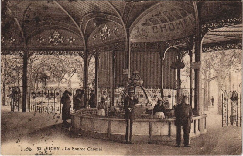 Carte postale ancienne Vichy La Source Chomel France à Vichy