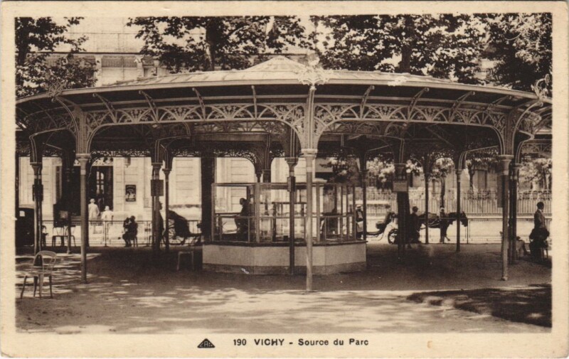 Carte postale ancienne Vichy Source du Parc France à Vichy