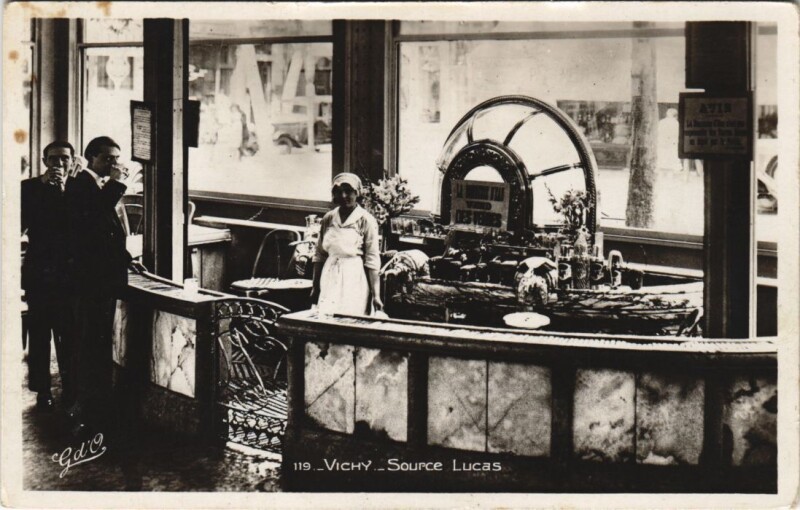 Carte postale ancienne Vichy Source Lucas France à Vichy