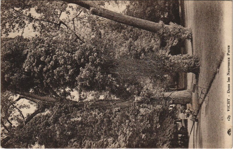 Carte postale ancienne Vichy Dans les nouveaux Parcs France à Vichy