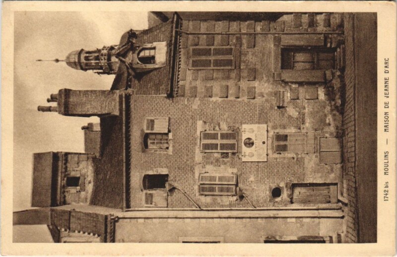Carte postale ancienne Moulins Maison de Jeanne d'Arc France à Moulins