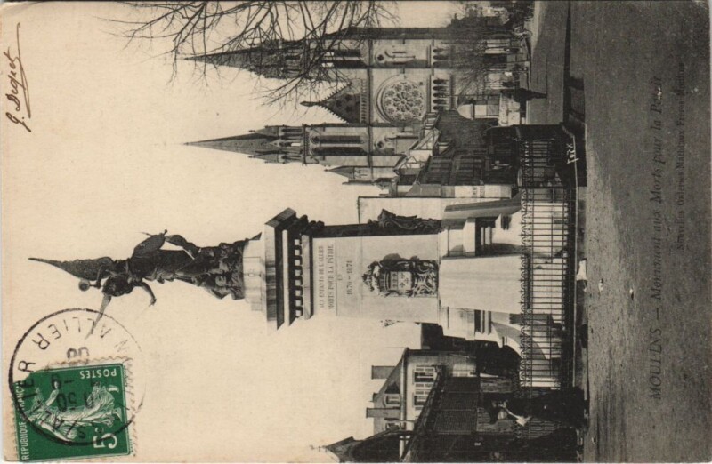 Carte postale ancienne Moulins Monument aux Morts pour la Patrie France à Moulins
