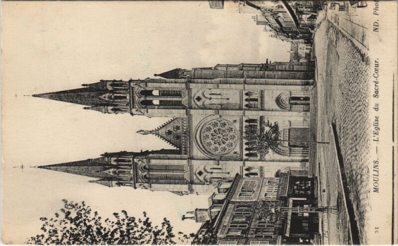 Carte postale ancienne Moulins L'Eglise du Sacre-Coeur France à Moulins