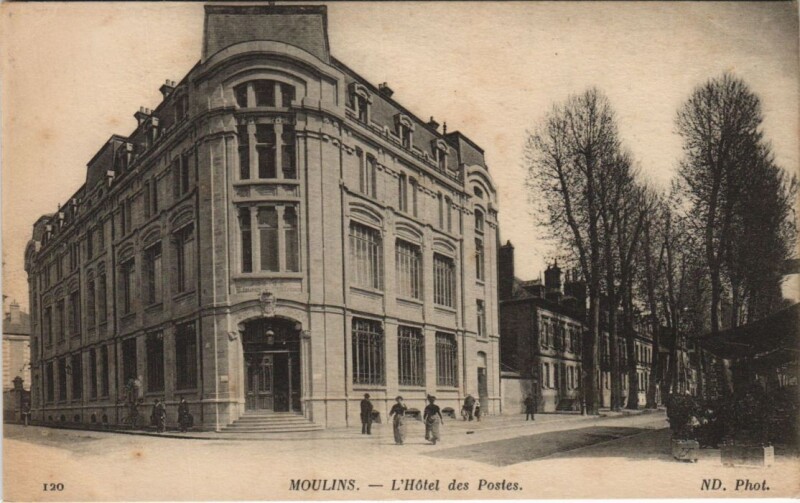 Carte postale ancienne Moulins l'Hotel des postes France à Moulins