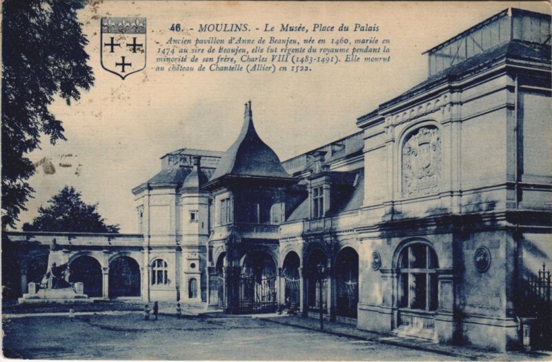 Carte postale ancienne Moulins Le Musee, Place du Palais France à Moulins