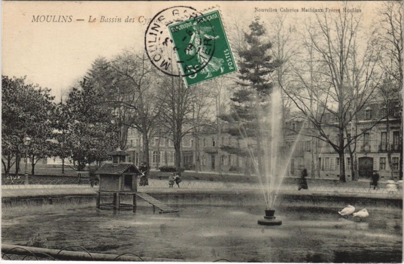 Carte postale ancienne Moulins Le Bassin des Cygnes France à Moulins