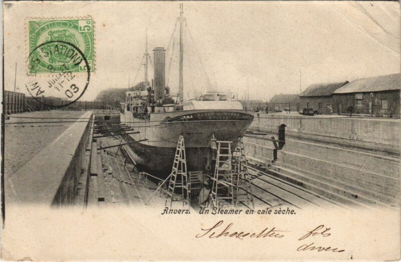 Carte postale ancienne Anvers - Un Steamer en Cale Seche Ships