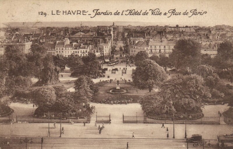 Carte postale ancienne Le Havre - Jardin de l'Hotel de Ville & Rue de Paris au Havre