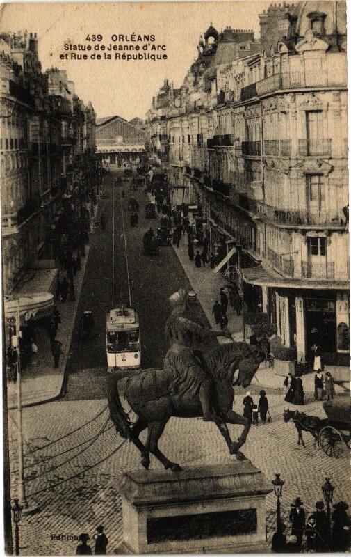 Carte postale ancienne Orleans-Statue de Jeanne d'Arc et Rue de la Republique