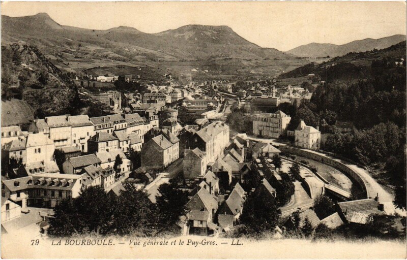 Carte postale ancienne La Bourboule Vue Generale et le Puy-Gros à La Bourboule