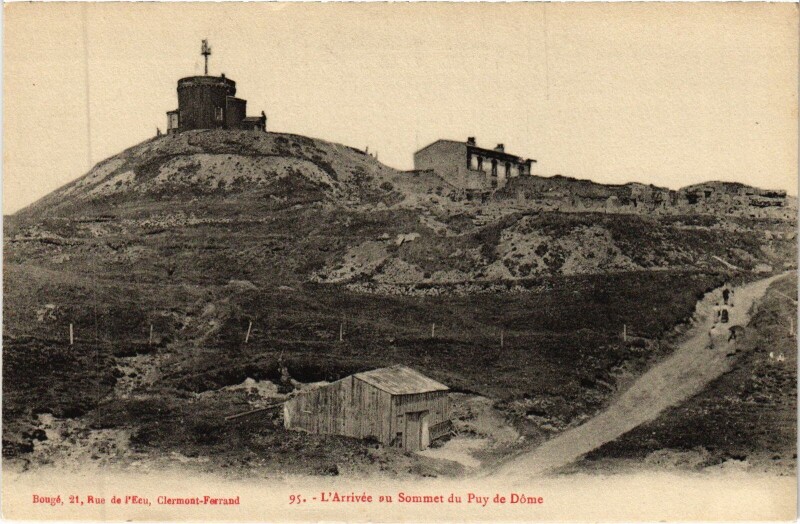 Carte postale ancienne L'Arrivee au Sommet du Puy de Dome