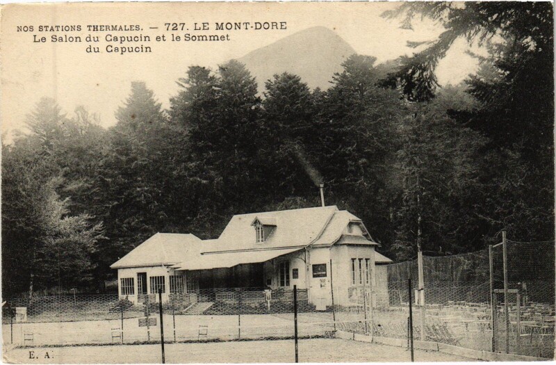 Carte postale ancienne Le Mont-Dore Le Salon du Capucin et le Sommet du Capucin à Mont-Dore