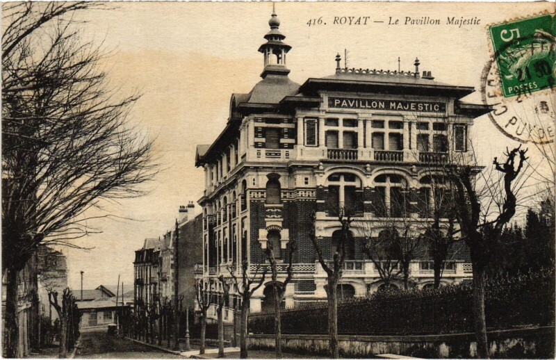 Carte postale ancienne Royat Le Pavillon Majestic à Royat