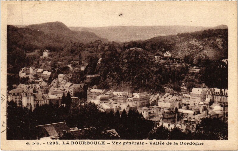 Carte postale ancienne La Bourboule Vue Generale - Vallee de la Dordogne à La Bourboule