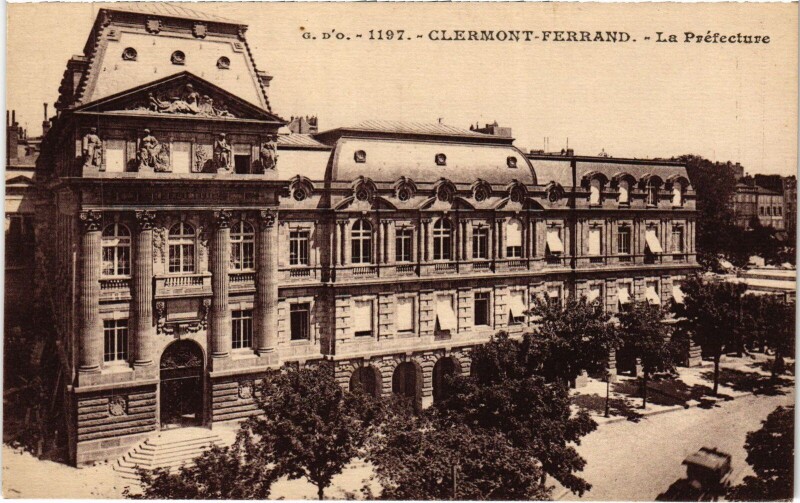 Carte postale ancienne Clermont-Ferrand La Prefecture à Clermont-Ferrand