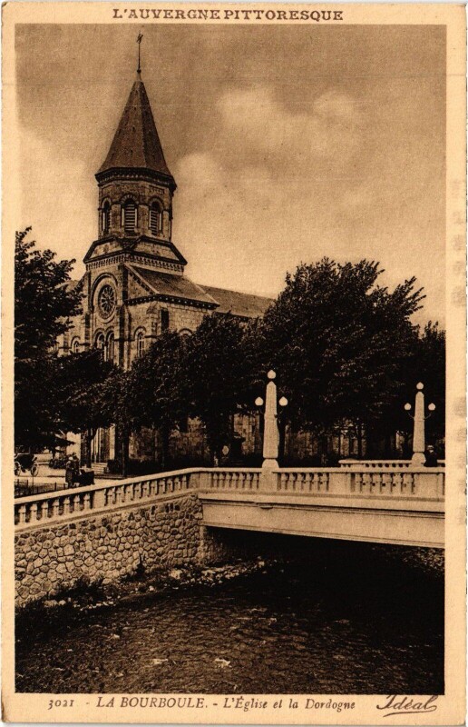 Carte postale ancienne La Bourboule L'Eglise et la Dordogne à La Bourboule