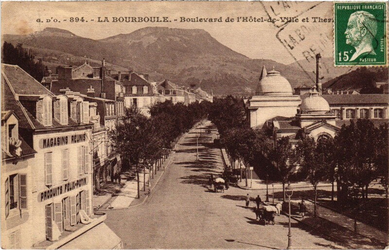 Carte postale ancienne La Bourboule Boulevard de l'Hotel de Ville à La Bourboule