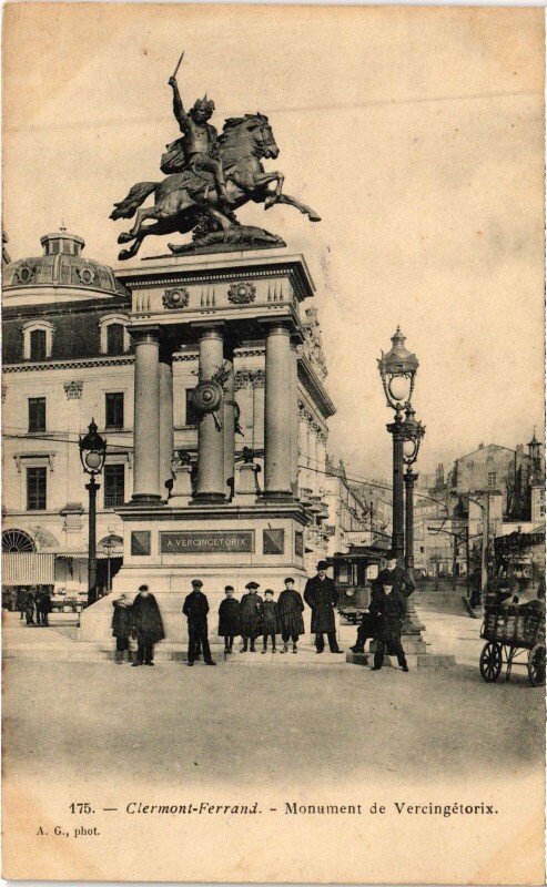 Carte postale ancienne Clermont-Ferrand Monument de Vercingetorix à Clermont-Ferrand