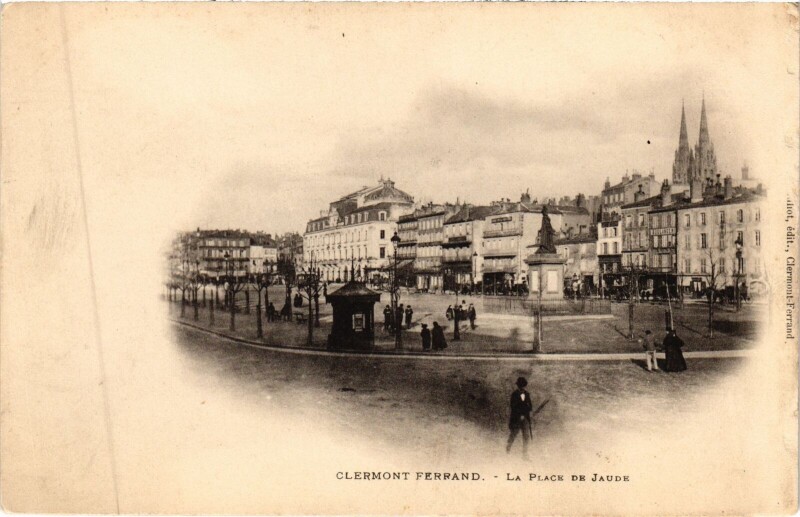 Carte postale ancienne Clermont-Ferrand La Place de Jaude à Clermont-Ferrand