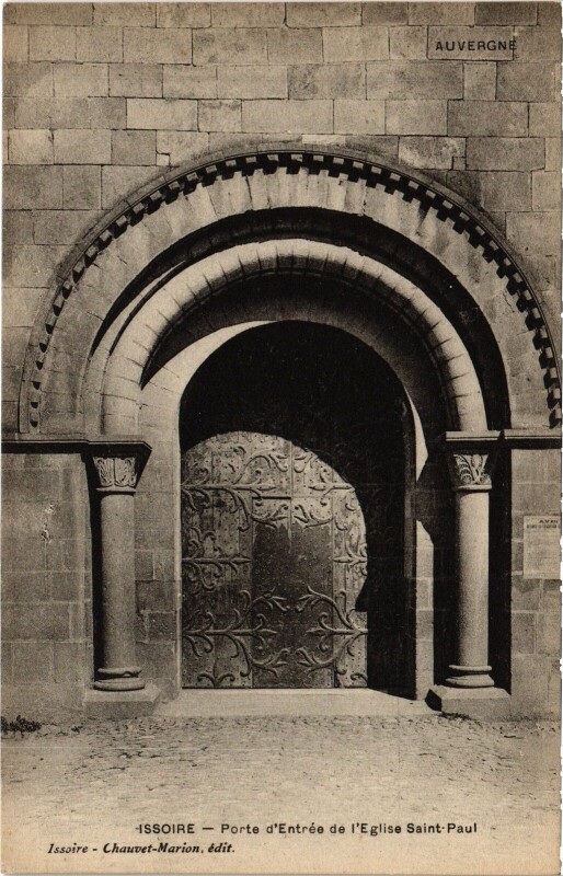 Carte postale ancienne Issoire Porte d'Entree de l'Eglise Saint-Paul à Issoire