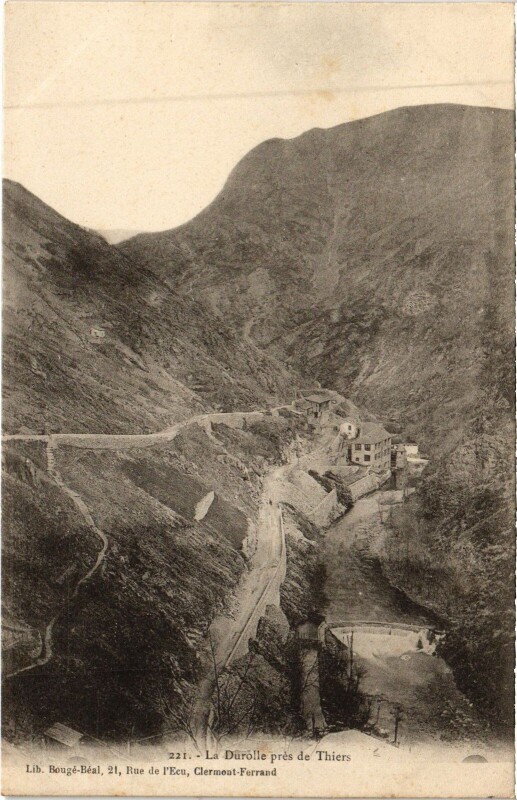 Carte postale ancienne Thiers La Durolle pres de Thiers à Thiers