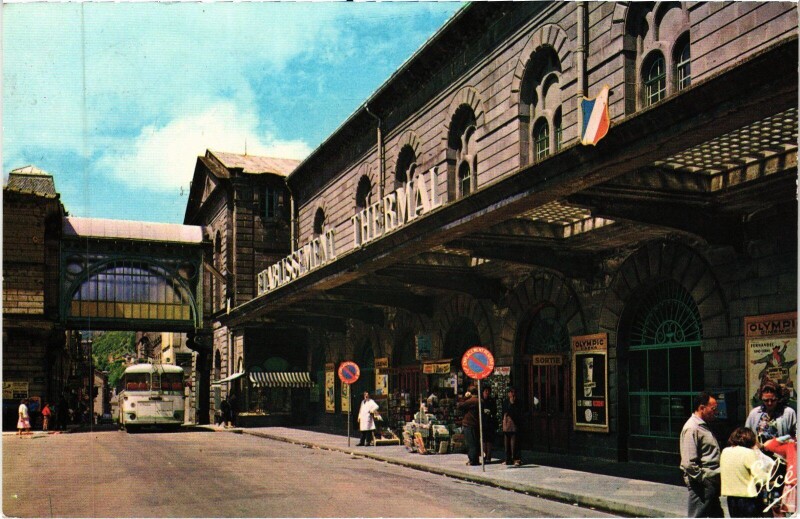 Carte postale ancienne Le Mont-Dore L'Etablissement Thermal à Mont-Dore