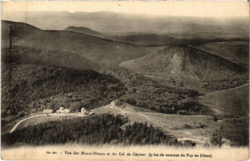 Carte postale ancienne Vue des Monts-Domes et du Col de Ceyssat à Ceyssat