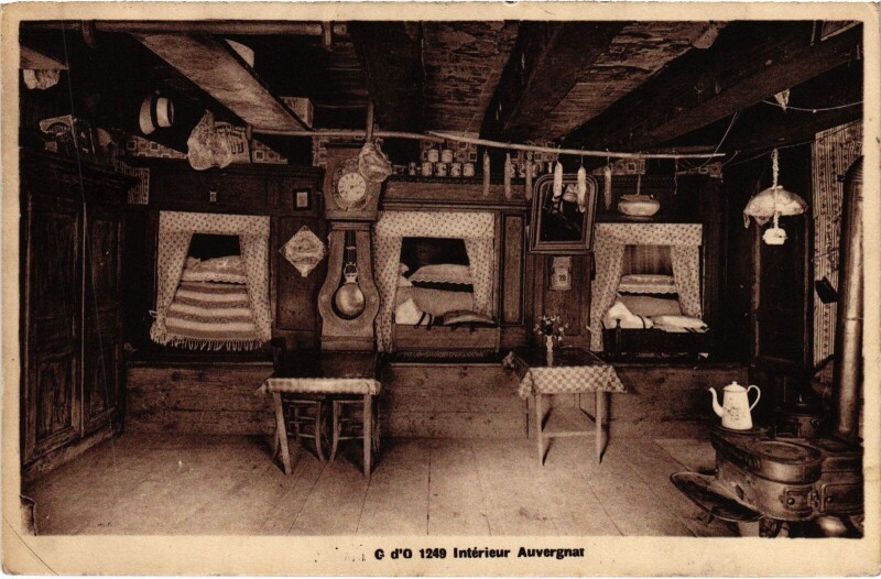 Carte postale ancienne Interieur Auvergnat