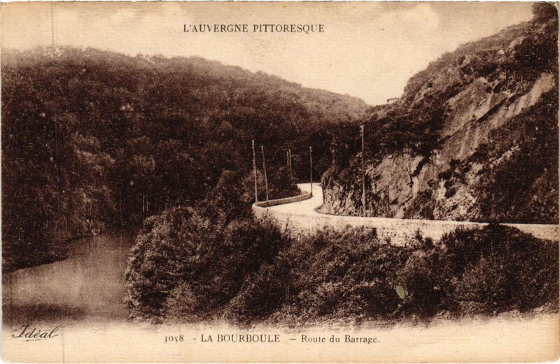 Carte postale ancienne La Bourboule Route du Barrage à La Bourboule