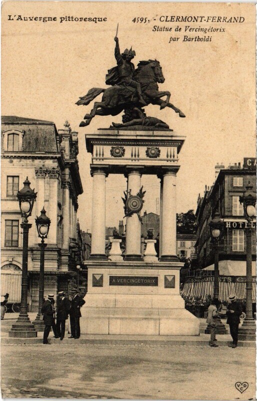 Carte postale ancienne Clermont-Ferrand Statue de Vercingetorix à Clermont-Ferrand