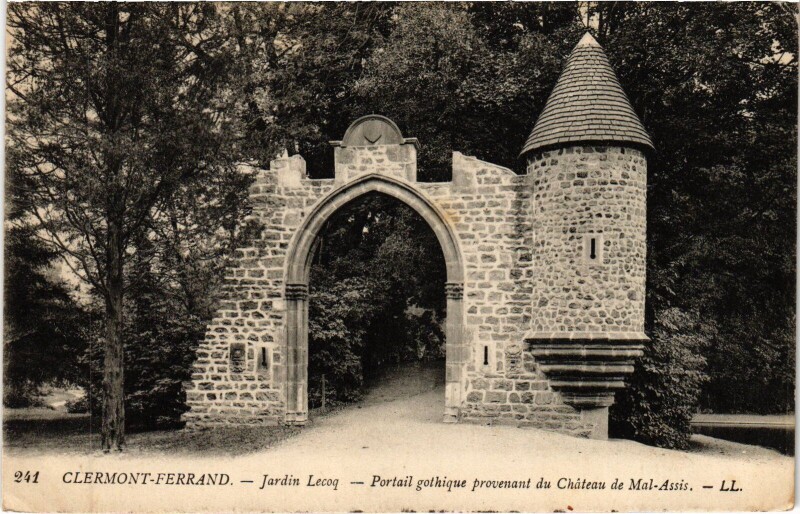 Carte postale ancienne Clermont-Ferrand Jardin Lecoq - Portail Gothique à Clermont-Ferrand