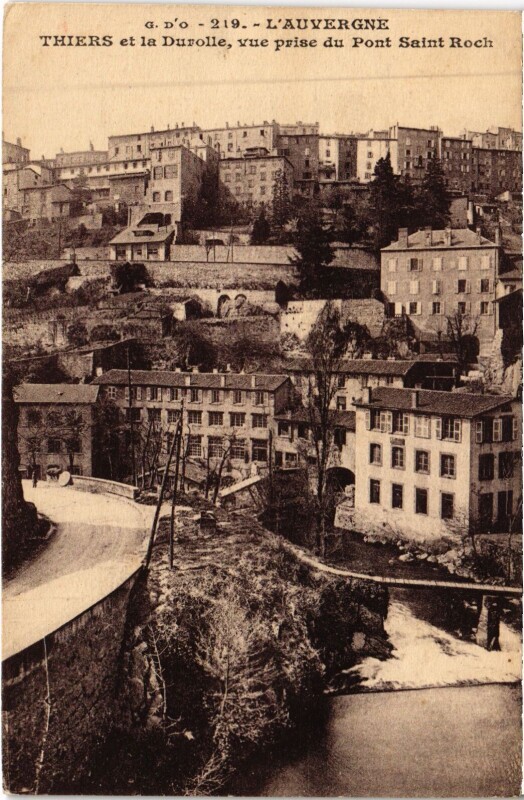 Carte postale ancienne Thiers et la Durolle - Vue prise du Pont Saint-Roch à Thiers