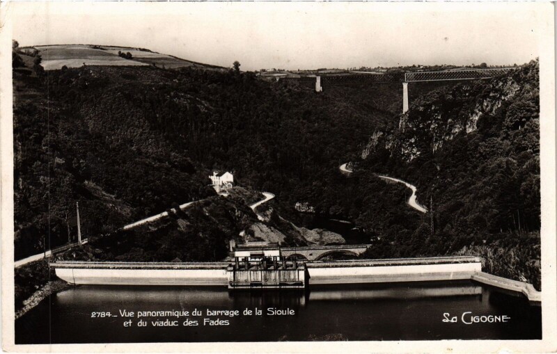 Carte postale ancienne Vue Panoramique du Barrage de la Sioule et du Viaduc des Fades