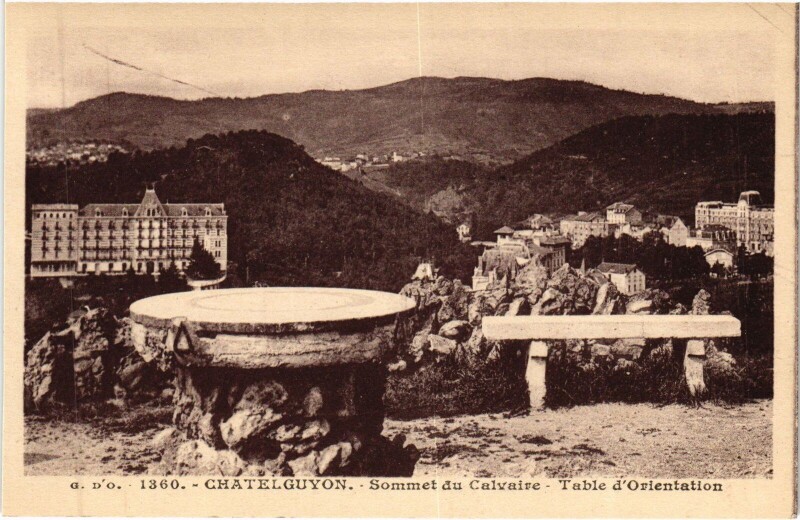 Carte postale ancienne Chatel-Guyon Sommet du Calvaire - Table d'Orientation