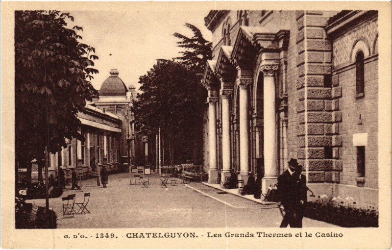 Carte postale ancienne Chatel-Guyon Les Grands Thermes et le Casino