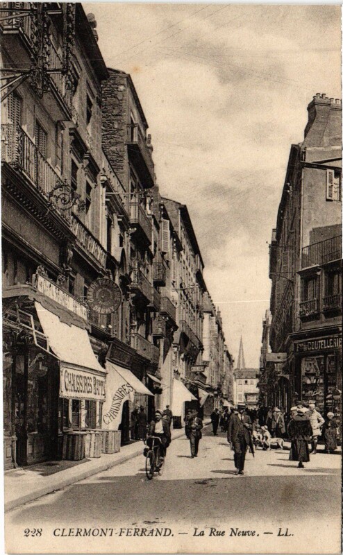 Carte postale ancienne Clermont-Ferrand La Rue Neuve à Clermont-Ferrand