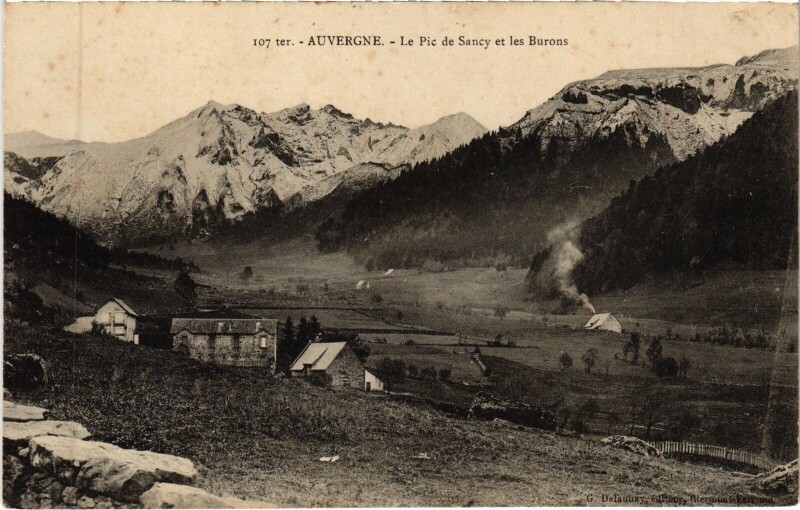 Carte postale ancienne Le Pic du Sancy et les Burons
