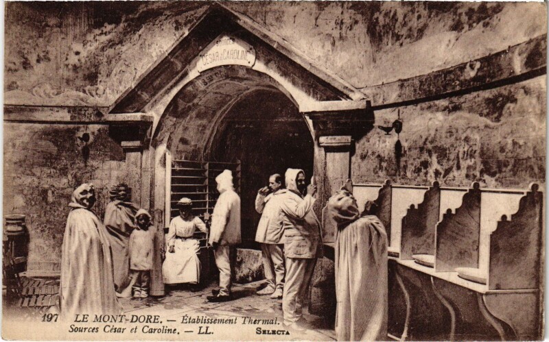 Carte postale ancienne Le Mont-Dore Etablissement Thermal - Sources Cesar et Caroline à Mont-Dore