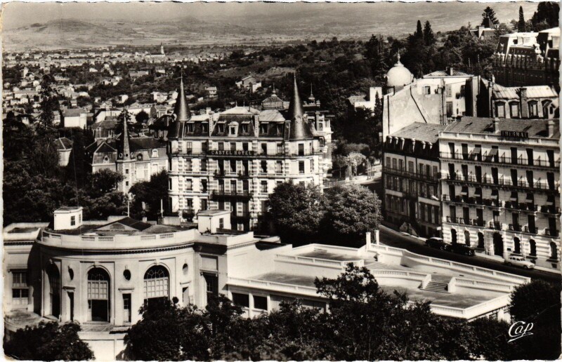 Carte postale ancienne Royat Vue vers le Casino à Royat