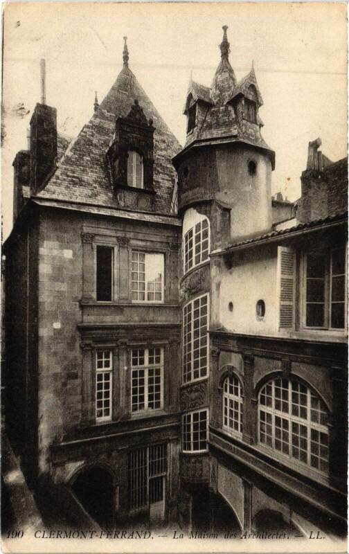 Carte postale ancienne Clermont-Ferrand La Maison des Architectes à Clermont-Ferrand