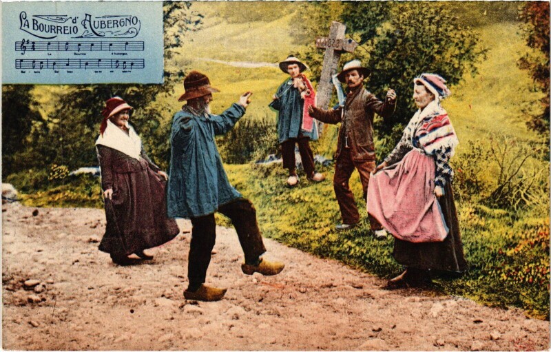 Carte postale ancienne La Bourree d'Auvergne - Folklore