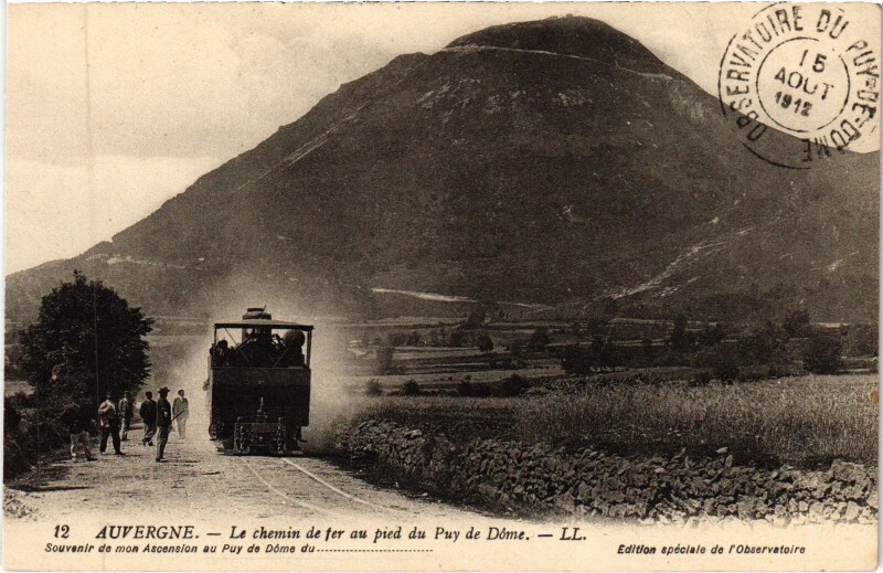 Carte postale ancienne Le Chemin de Fer au Pied du Puy de Dome