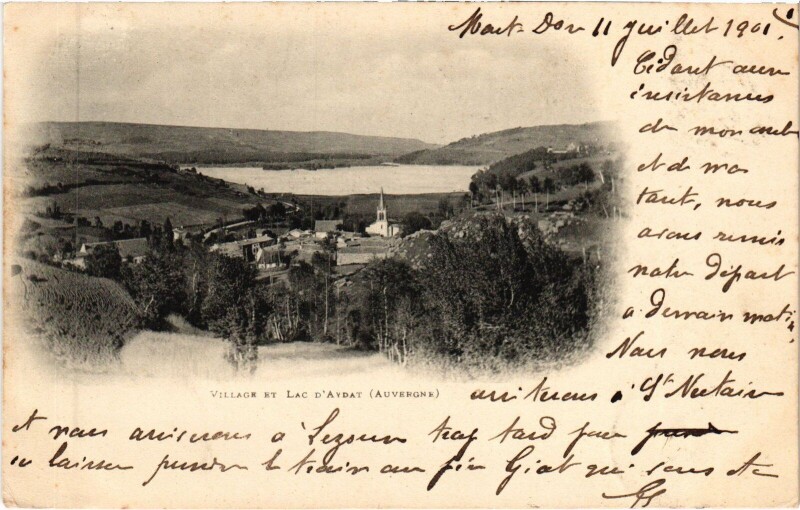 Carte postale ancienne Aydat Vilalge et Lac d'Aydat à Aydat