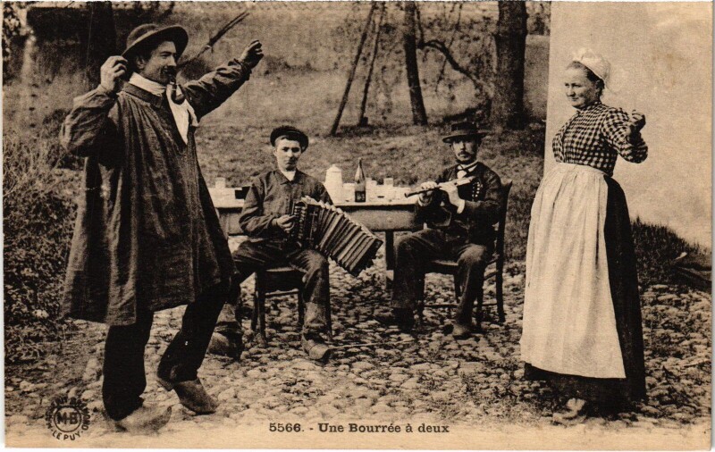 Carte postale ancienne Une Bourree a Deux - Folklore