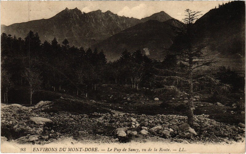 Carte postale ancienne Le Mont-Dore Env. - Le Puy de Sancy - Vu de la Route à Mont-Dore